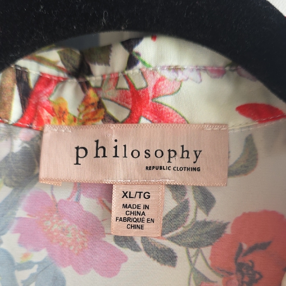 Philosophy Cream Floral Button-Front Blouse with Red & Blue Accents XL - Picture 2 of 9